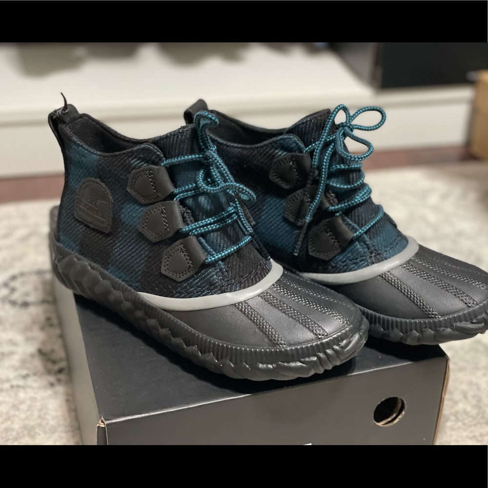 SOREL out and about plus water proof boots size 6.5